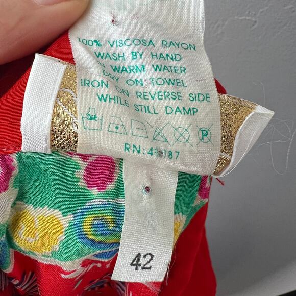 VINTAGE Gottex Red Top Floral Embroidered Collared Long Sleeve Button-Up Small S - Picture 10 of 10